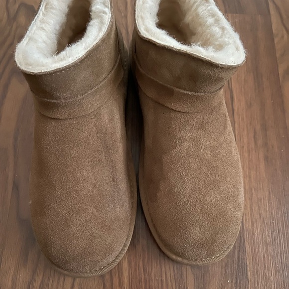 Women's Bear Claw boot by with a suede upper  Rain and Stain repellent. - Picture 2 of 5